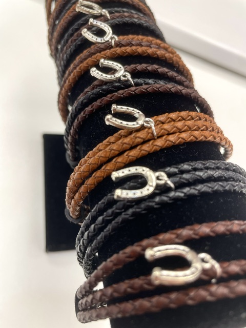 BRACCIALE IN CUOIO INTRECCIATO CON FERRO DI CAVALLO Gioielli 
